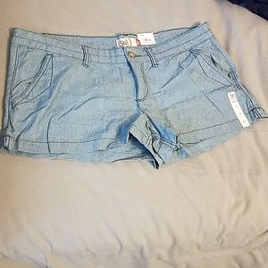 NWT light 100% cotton denim chambray style shorts